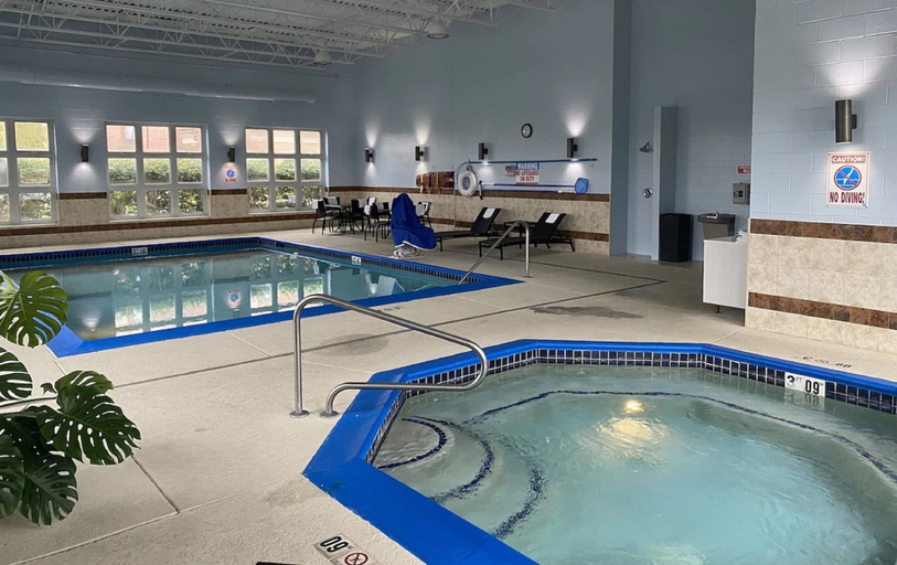 Sport & Beauty 2, Holiday Inn Express WIXOM by IHG, Oakland