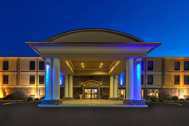 Exterior & Views