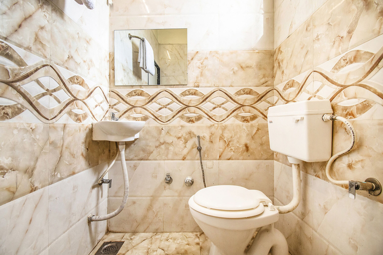Bathroom, Fabhotel The Rs Suites, Bangalore