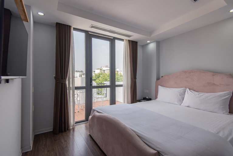 Bedroom 12
