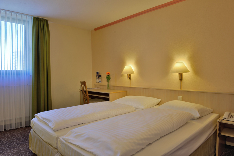 Bedroom 2, PLAZA INN Leonberg, Böblingen