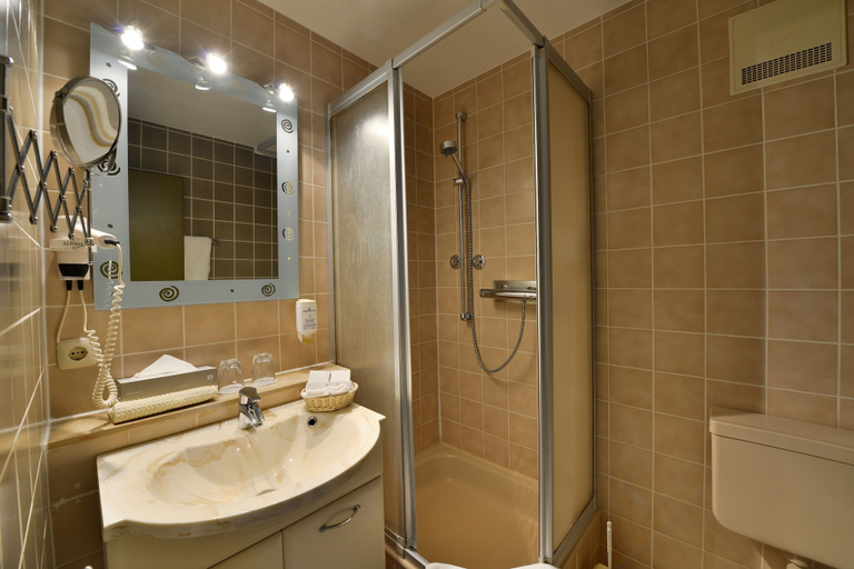 Bathroom 5, PLAZA INN Leonberg, Böblingen