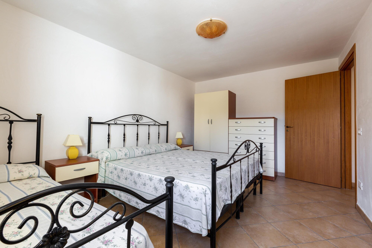 Room 2, 3649 Rosmarino - App A by Barbarhouse, Taranto
