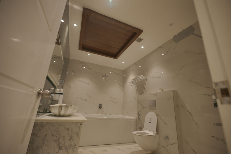 Bathroom 2, Golden Stone Resorts, Aligarh