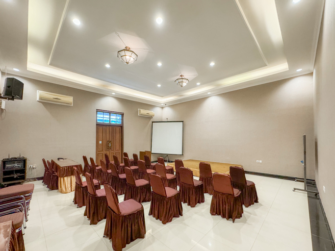 Business Facilities 27