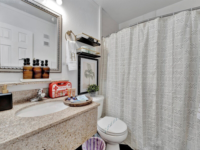 Bathroom 3, The Hemingway, Hillsborough