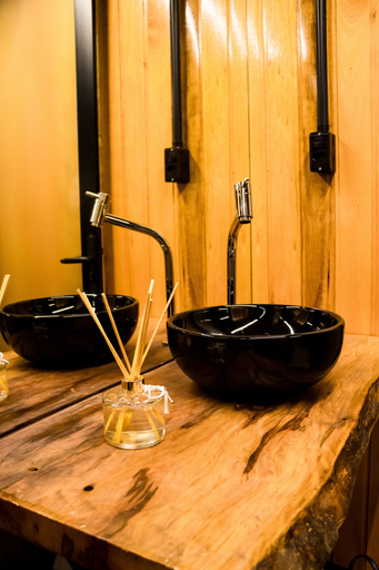 Bathroom 3, Alta Vista Cabanas, Garibaldi