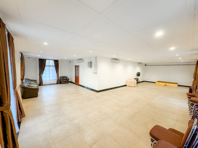 Business Facilities 28