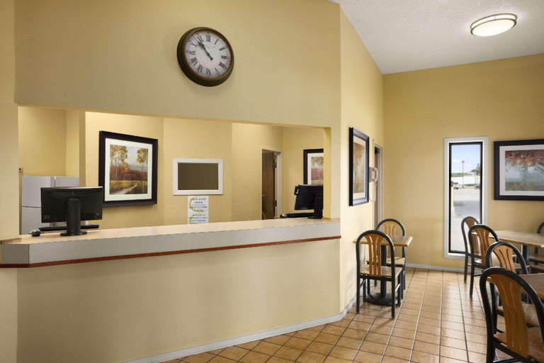 Public Area 2, Super 8 by Wyndham Marion, Williamson