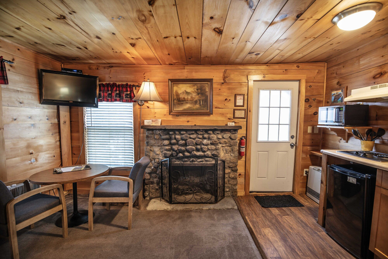 Others 5, Pemi Cabins, Grafton