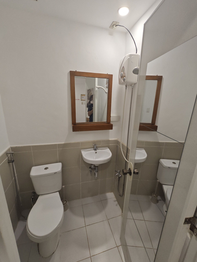Bathroom 3, Room-Cola Inn, San Juan