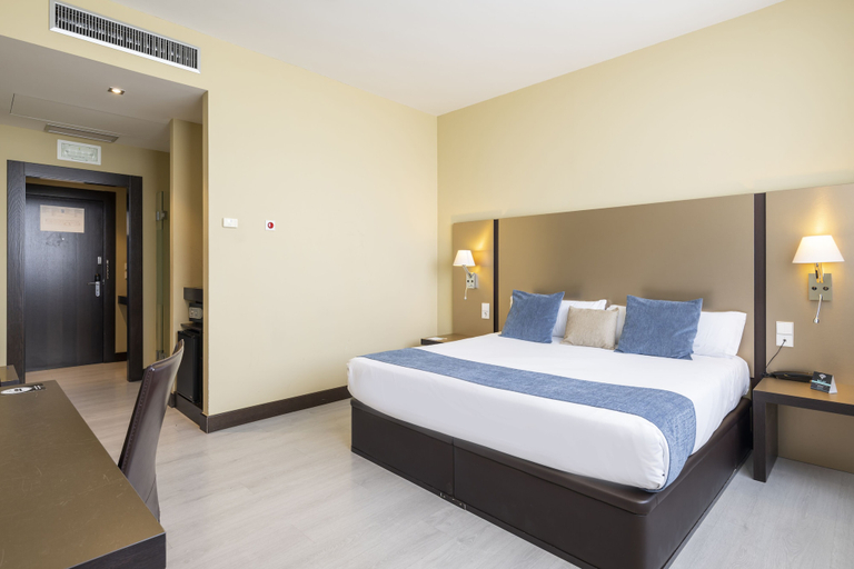 Bedroom 2, Hotel Route 42, Toledo