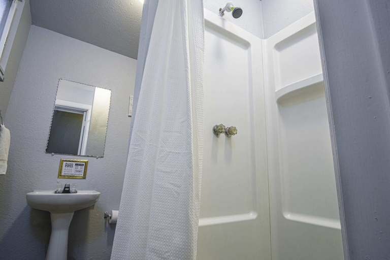 Bathroom 3, Downtown Accessible New 1br/1ba Cozy Studio, Bexar