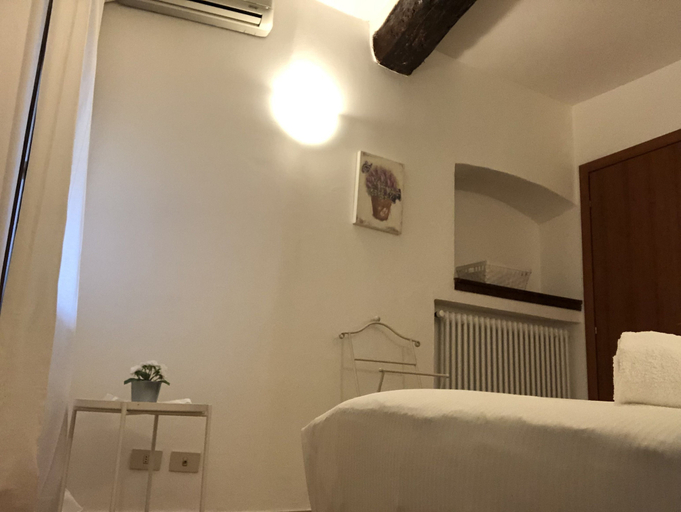 Bedroom 3, Verrazzano, Florence