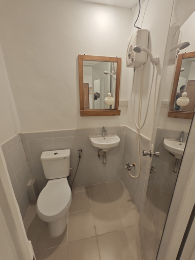 Bathroom 3, Room-Cola Inn, San Juan