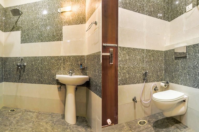 Bathroom 3, Fabhotel Prime Centella, Gwalior