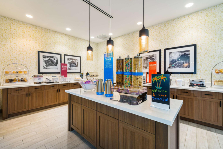 Food & Drinks 4, Hampton Inn & Suites by Hilton Miami Wynwood Design District, Miami-Dade
