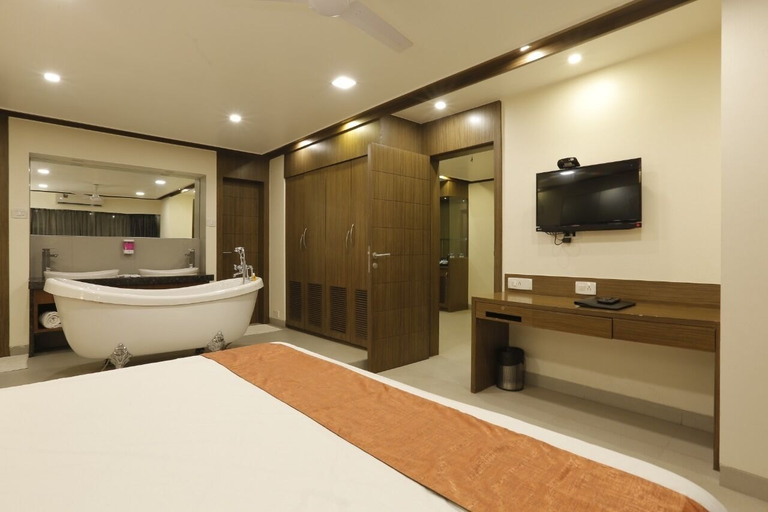 Bathroom 3, The Metropole by Keyboard Hotels, Pune