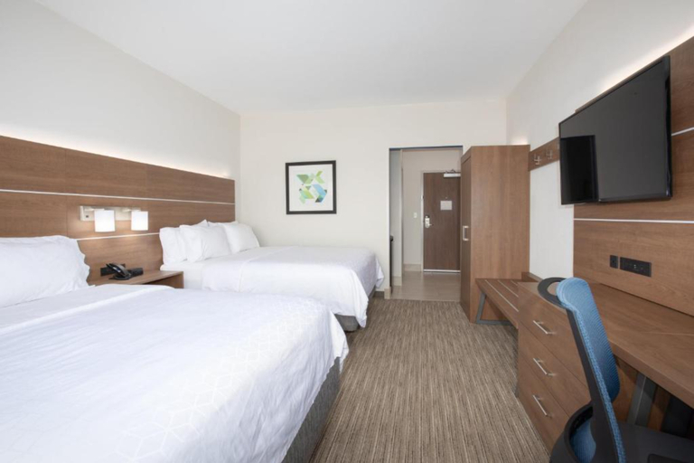 Bedroom 5, Holiday Inn Express & Suites GOODLAND I-70 by IHG, Sherman