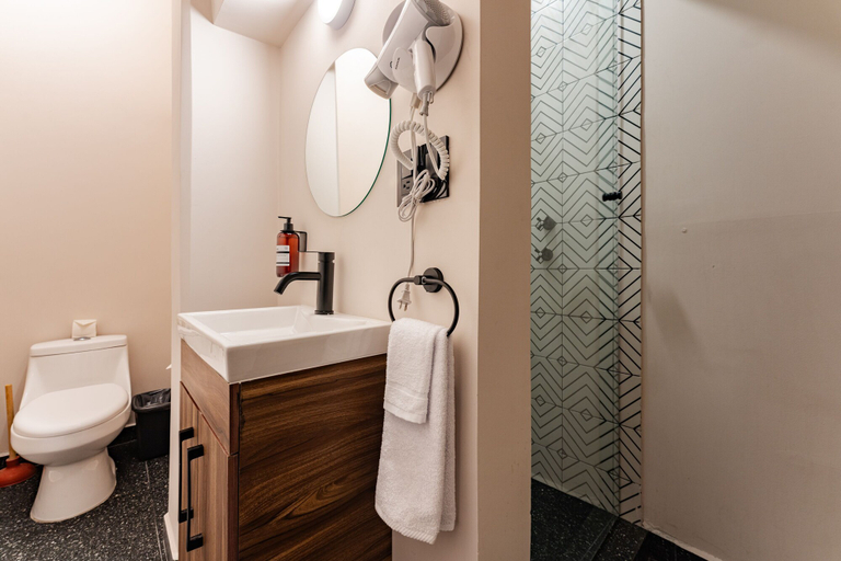 Bathroom 4, Sonora 11 Apartments by VH, Mexico City