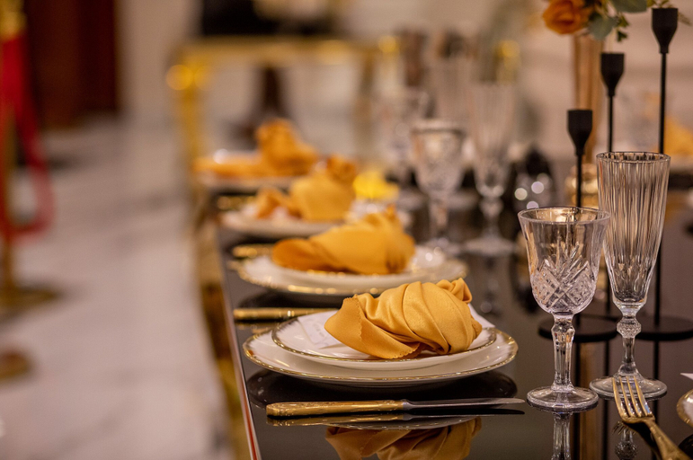 Food & Drinks 5, THE DREAMS HOTEL, Wouri