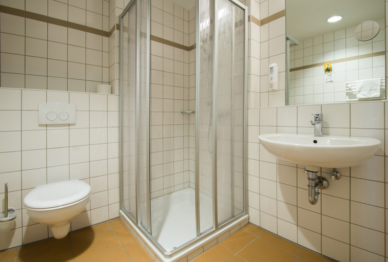 Bathroom 3, JUFA Hotel Jülich im Brückenkopf-Park, Düren