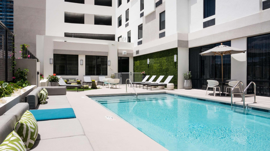 Sport & Beauty 5, Hampton Inn & Suites by Hilton Miami Wynwood Design District, Miami-Dade