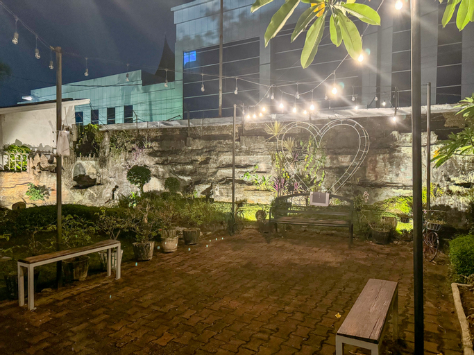 Exterior & Views 29