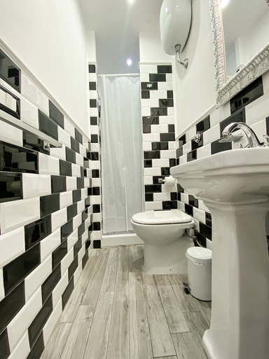 Bathroom 5, Locanda Parlamento, Rome