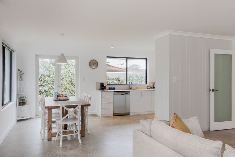 Others 5, Coastal Cottage by the BnB Collection, Albany