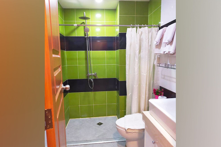 Bathroom 5, Amore Hotel Manila, Muntinlupa
