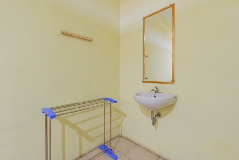 Bedroom 3, RedDoorz @ Pondok Winagung Ciwidey, Bandung