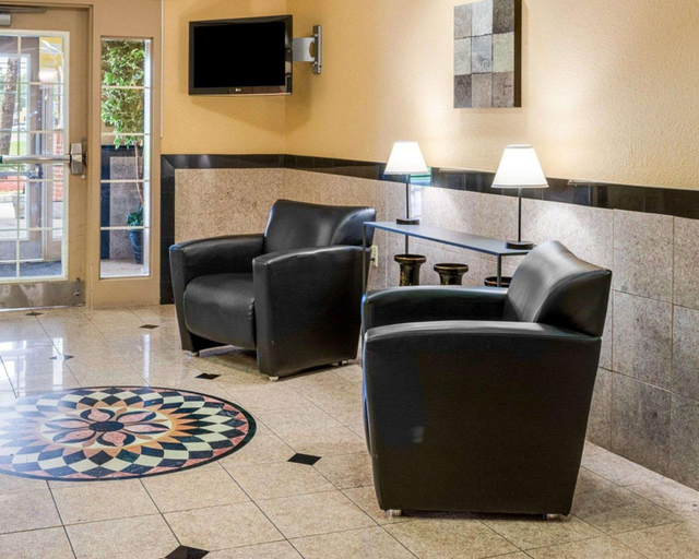Public Area 2, Suburban Studios Avondale, Jefferson