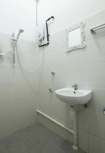 Bathroom 5, Amida Point Hotel, Kuching