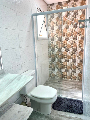 Bathroom 4, Madagascar, Ubatuba