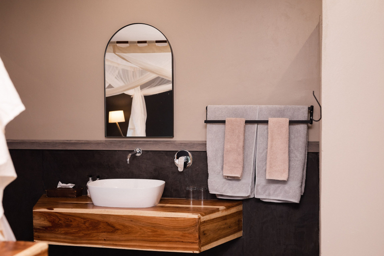 Bathroom 3, Toshari Lodge, Kamanjab