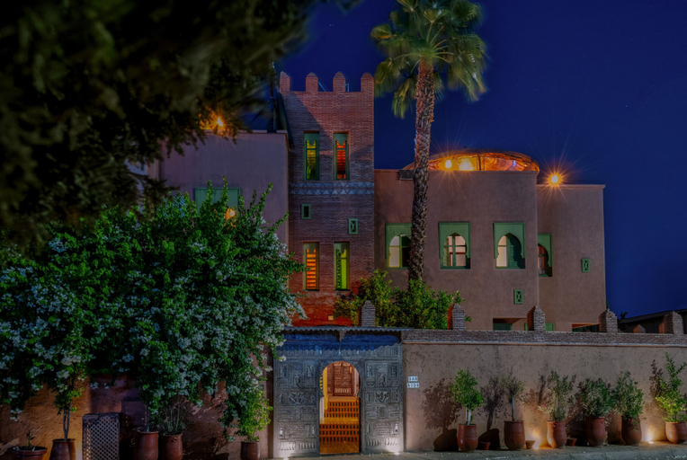 Exterior & Views