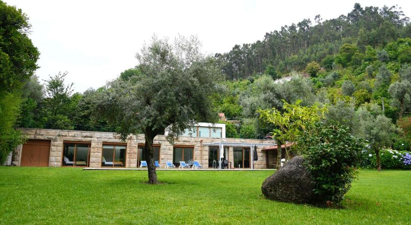 4 bedrooms villa with private pool furnished garden and wifi at Canicada, Vieira do Minho