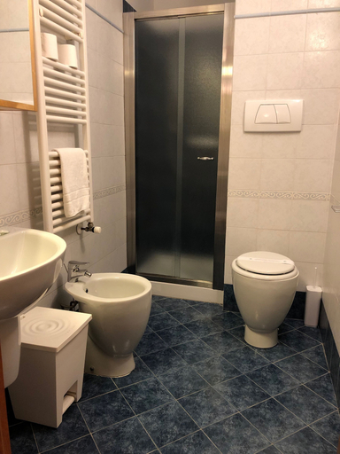 Bathroom, Verrazzano, Florence