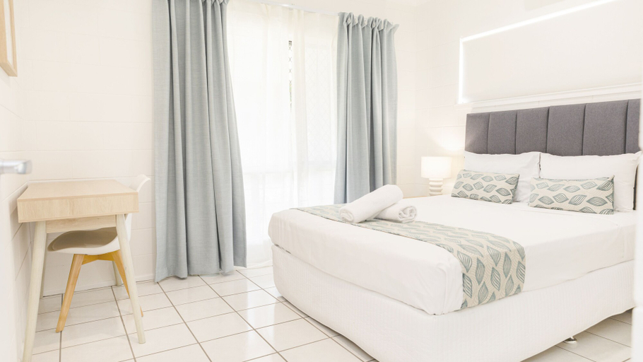 Bedroom 3, Palm View Holiday Apartments, Bowen