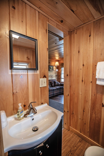 Bathroom 3, Pemi Cabins, Grafton