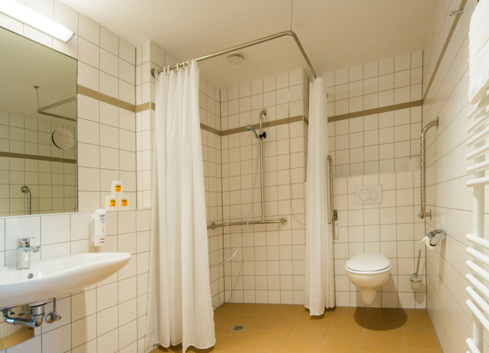 Bathroom 3, JUFA Hotel Jülich im Brückenkopf-Park, Düren