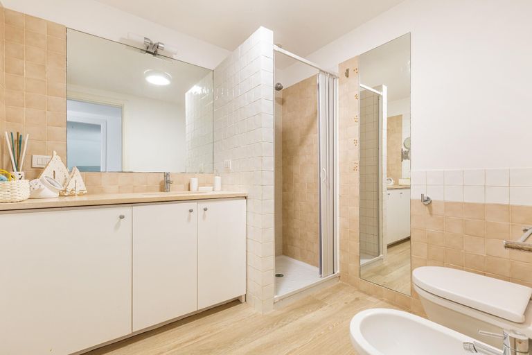 Bathroom, 3514 Mareo Apartment by Barbarhouse, Bari