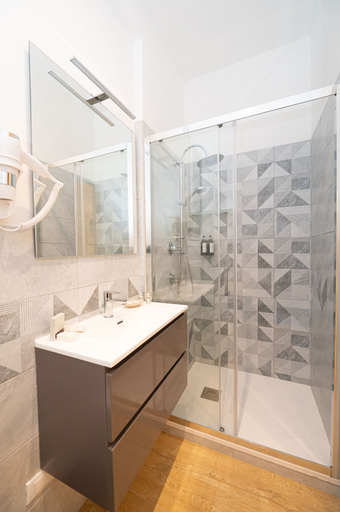 Bathroom 4, Domus Vatican Holiday, Rome