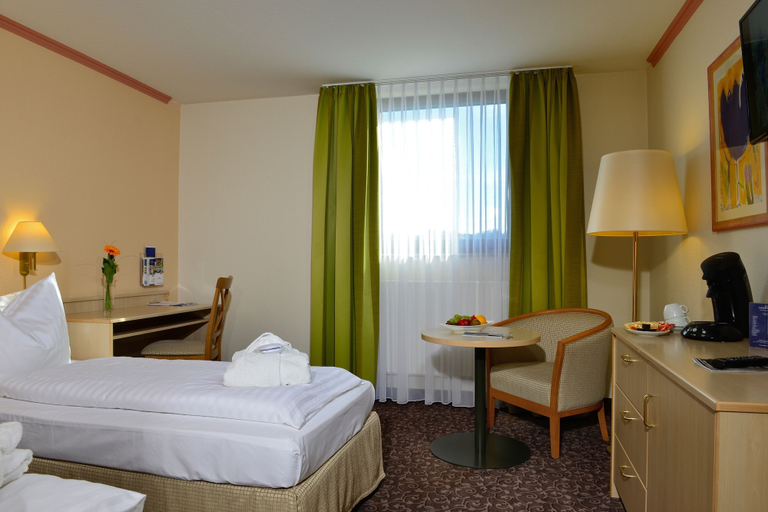 Bedroom 3, PLAZA INN Leonberg, Böblingen