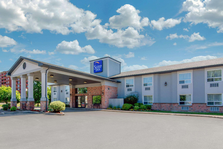 Others 3, Sleep Inn, Algoma