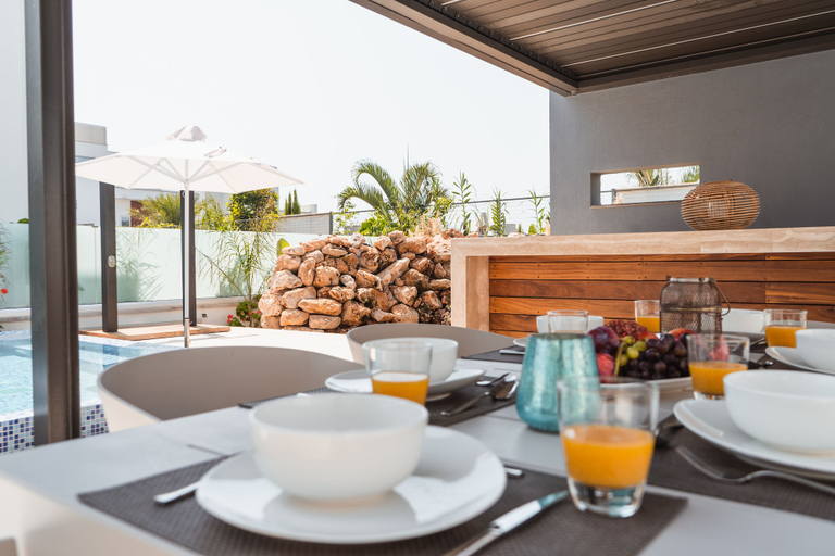 Food & Drinks, Fortuna Seaview Villa