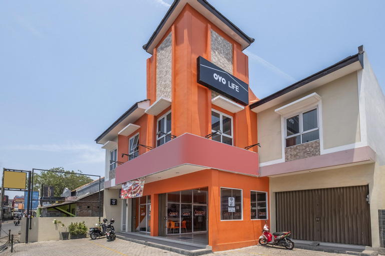 OYO Living 1877 Side Corner, Cirebon