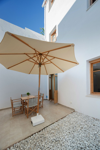 Others 5, Hotel Tres Tocs, Baleares