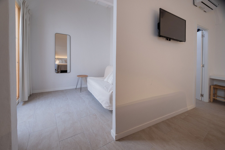 Others 5, Hotel Tres Tocs, Baleares